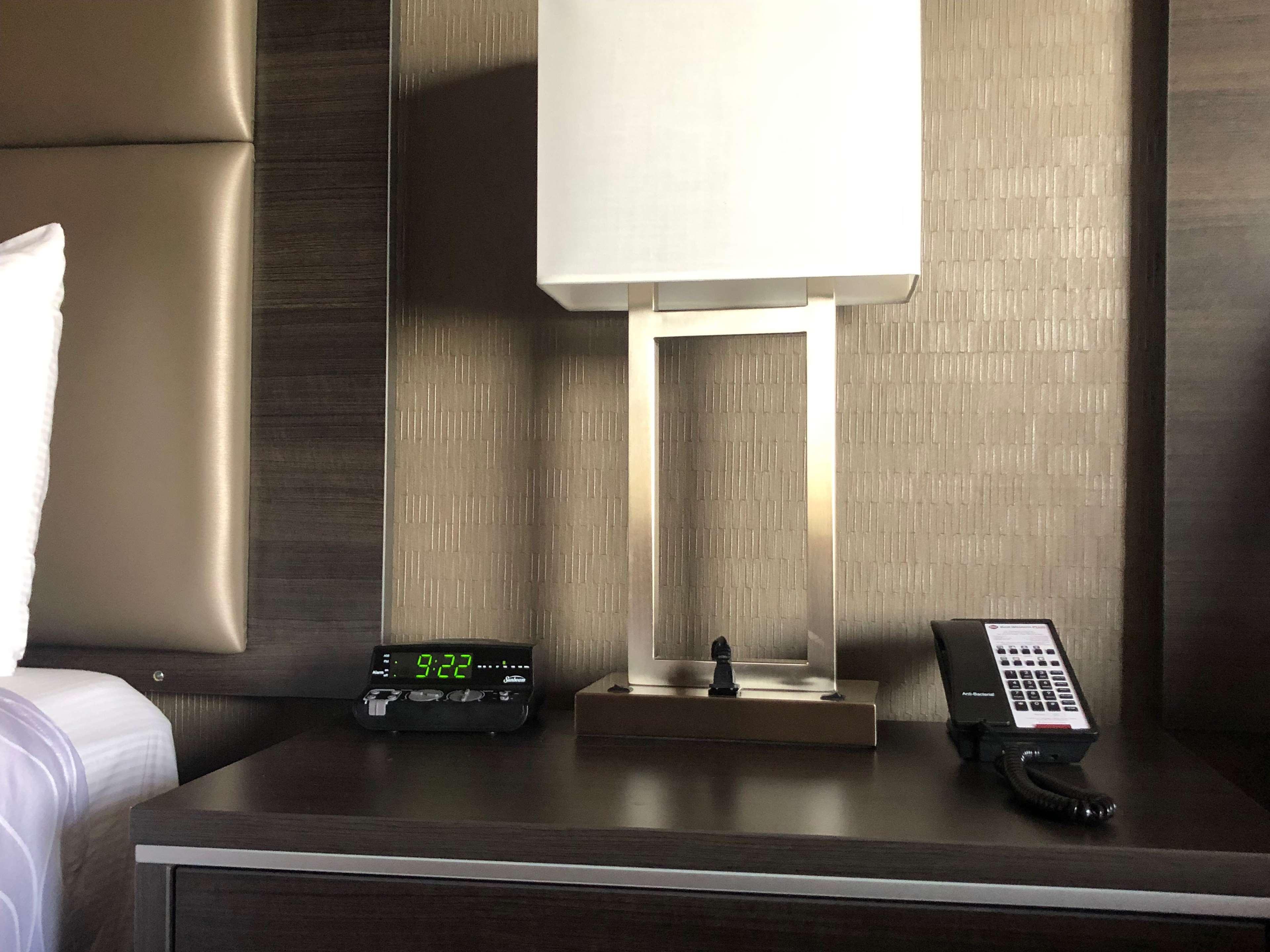 Best Western Plus Waterfront Hotel Windsor Extérieur photo