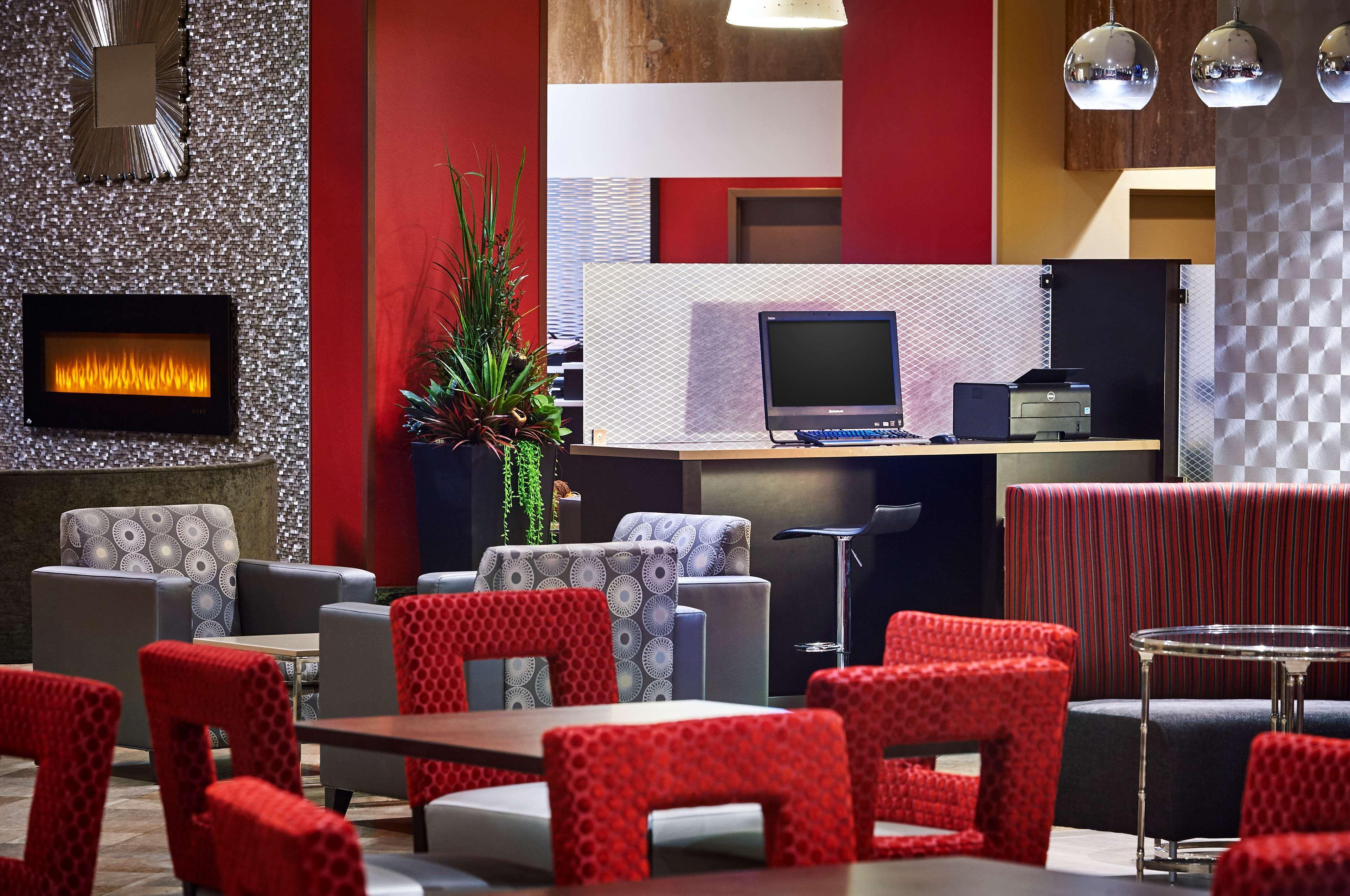 Best Western Plus Waterfront Hotel Windsor Extérieur photo