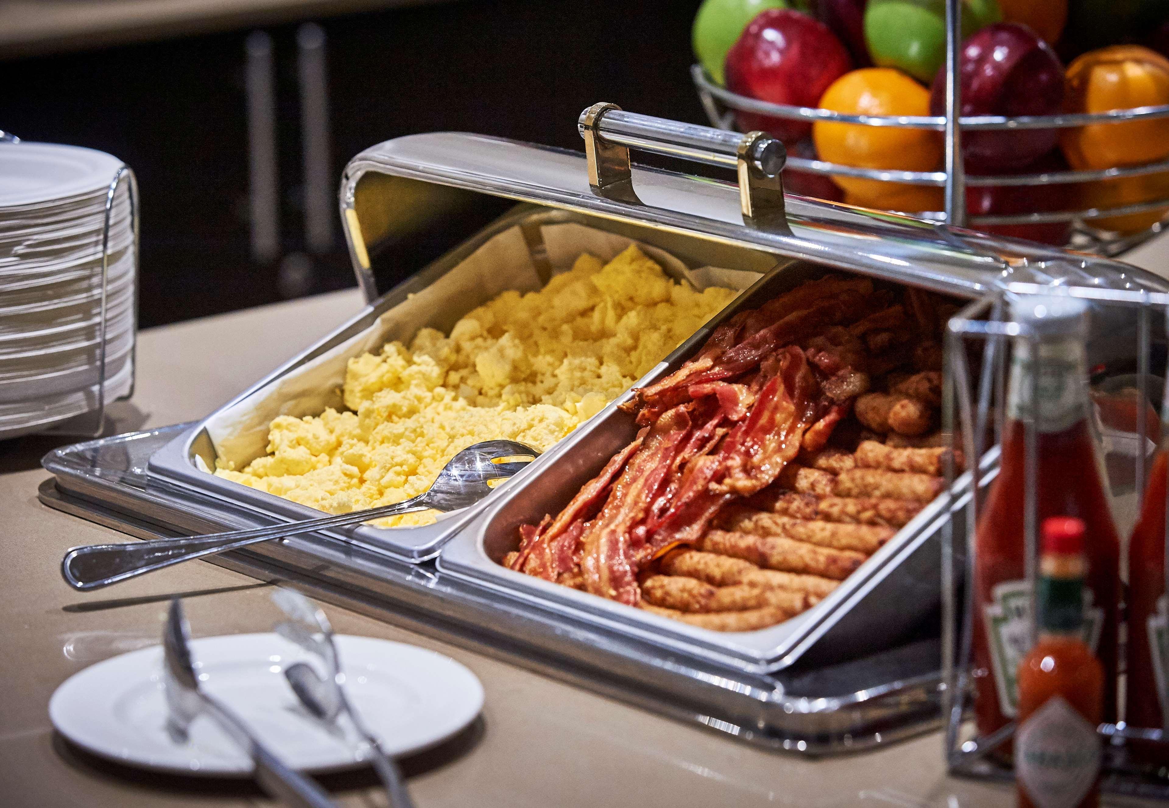 Best Western Plus Waterfront Hotel Windsor Extérieur photo