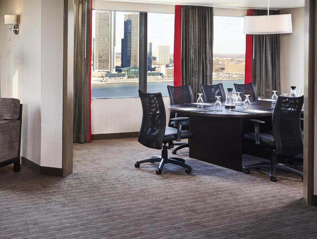 Best Western Plus Waterfront Hotel Windsor Extérieur photo